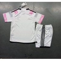 Juventus Replika babykläder Bortaställ Barn 2023-24 Kortärmad (+ korta byxor)